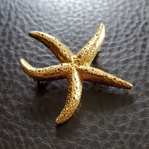 Jewelry - VTG starfish brooch
